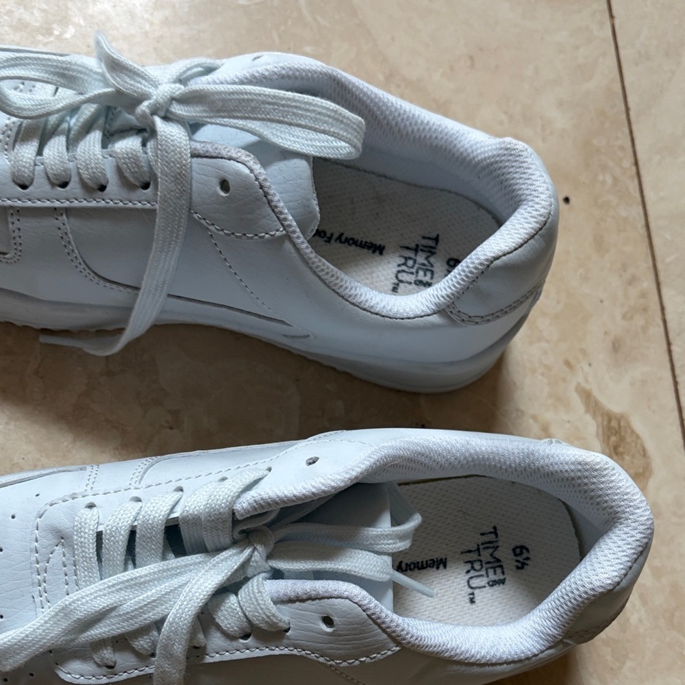 Time and Tru White Sneakers - Picture 3 of 6